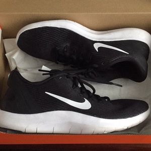 MUST GO Nike Flex Running Shoes